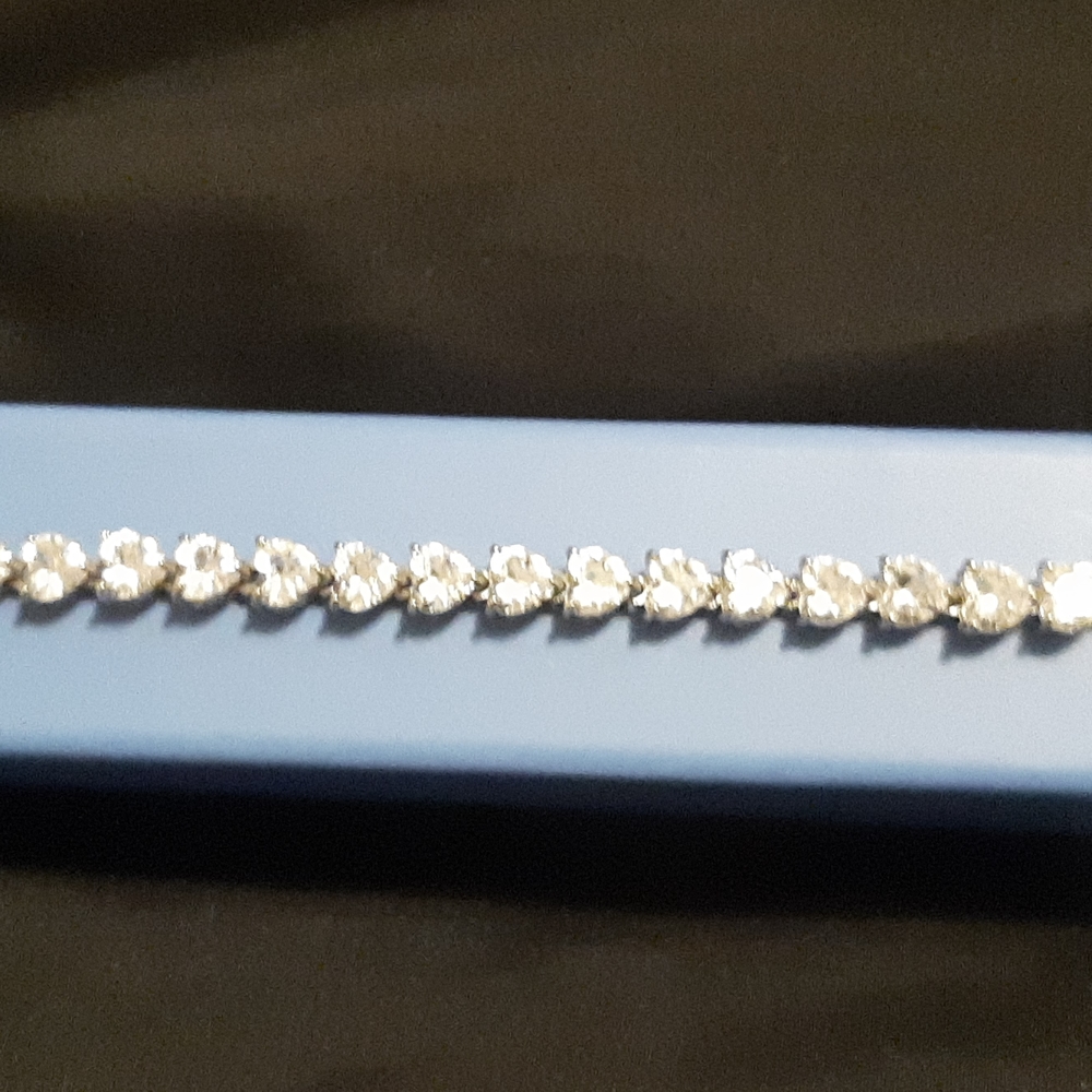 NIB Heart shaped clear CZ tennis bracelet locking clasp end silver plated